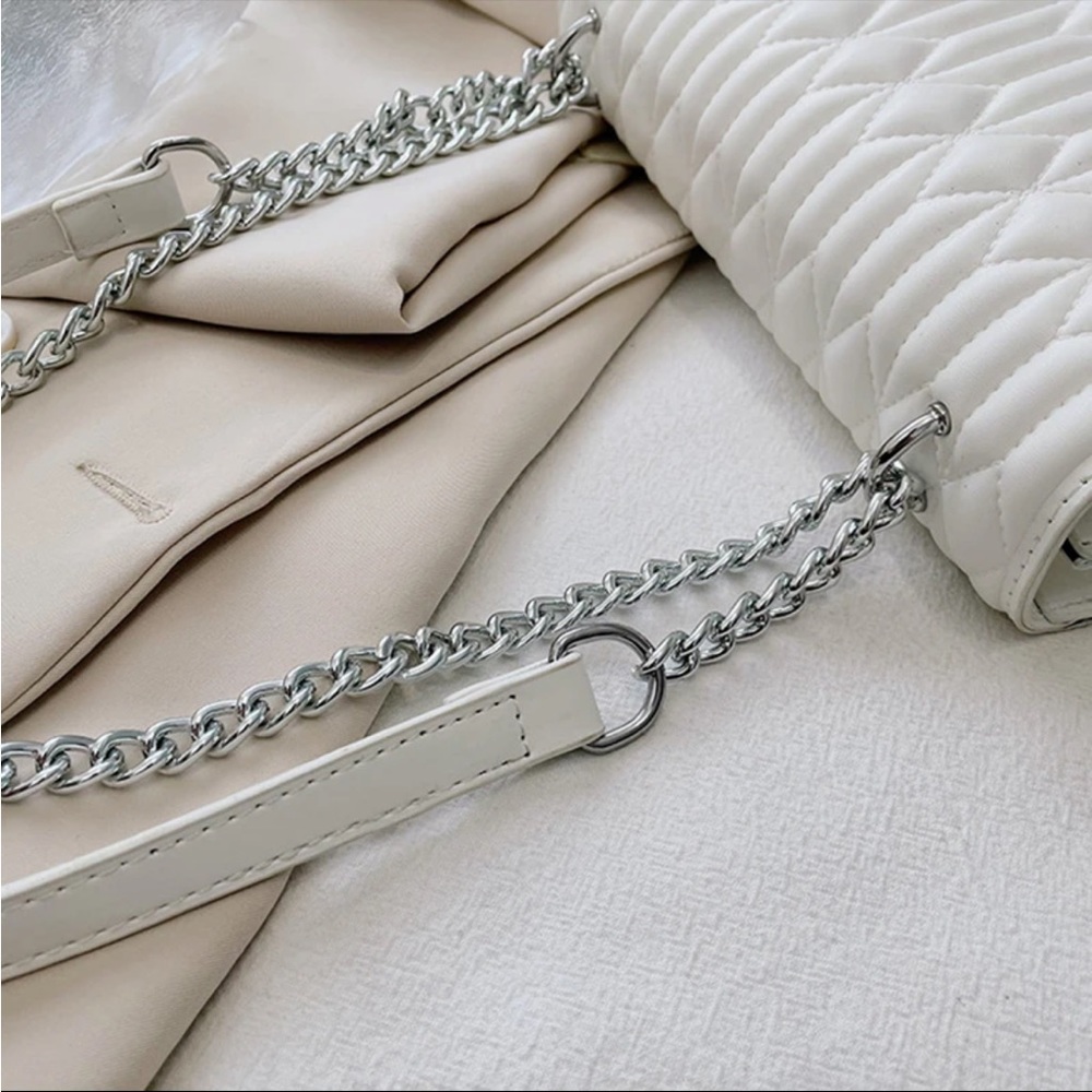 (last 1) European design chain shoulder crossbody quilted vegan leather in blue - Picture 5 of 8